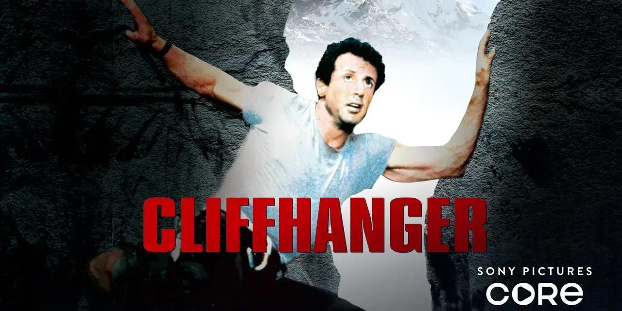 Sylvester Stallone in una scena mozzafiato di Cliffhanger, la serie tv che ti tiene col fiato sospeso tra le vette innevate.