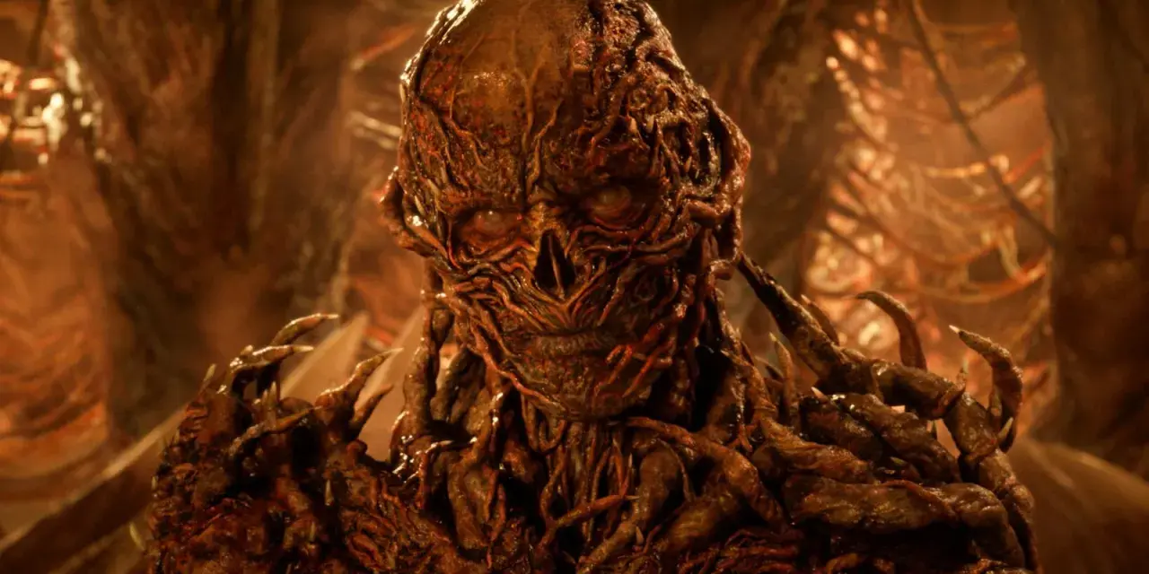 Un terrificante mostro fatto di radici e carne, un vero incubo fanta horror, emerge dall'oscurità con occhi vuoti e artigli affilati.