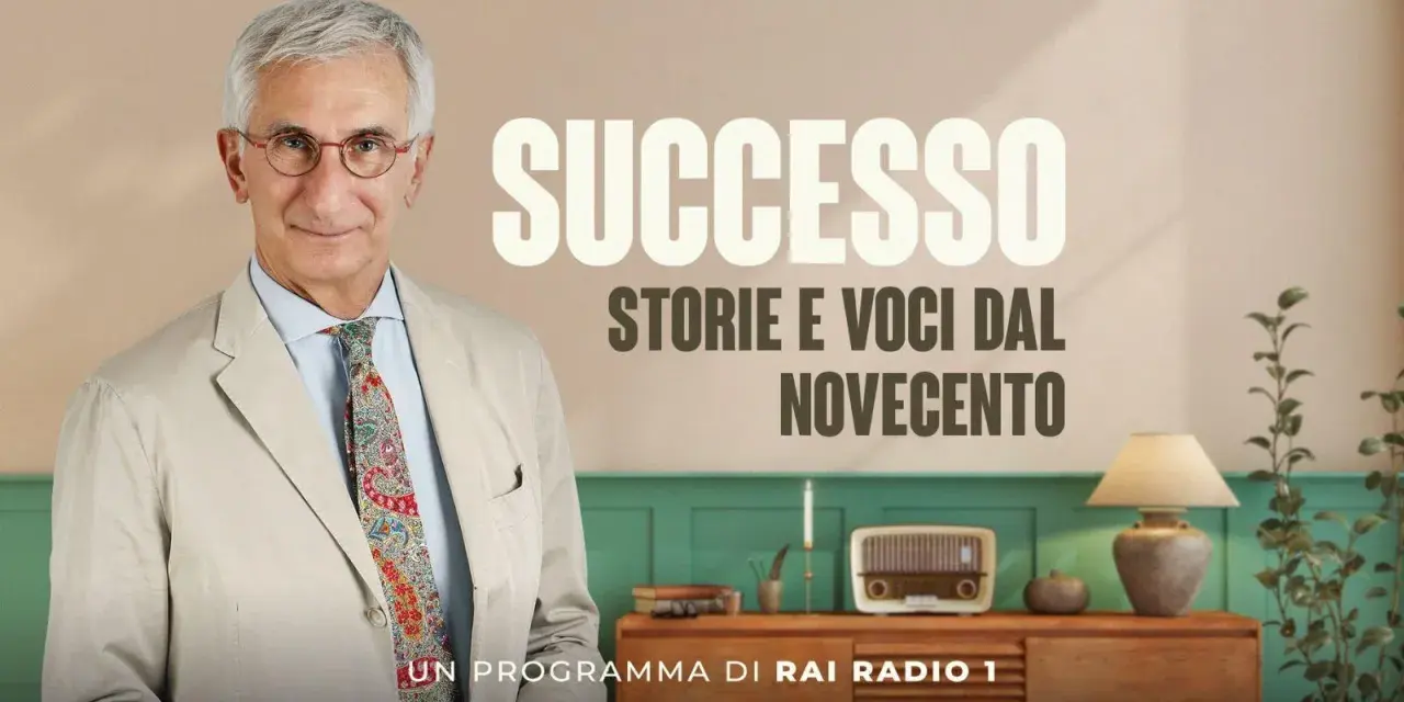 Un uomo con occhiali e cravatta colorata, sullo sfondo il titolo "Successo: Storie e voci dal Novecento". Un programma radiofonico che lo può diventare un film.