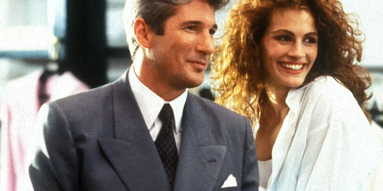Richard Gere e Julia Roberts, icone delle commedie romantiche anni 90, in un momento di gioia.