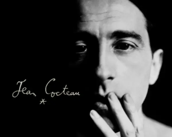 Primo piano di un volto illuminato da un lato, con la firma "Jean Cocteau" in corsivo. Un'immagine evocativa dei suoi film.