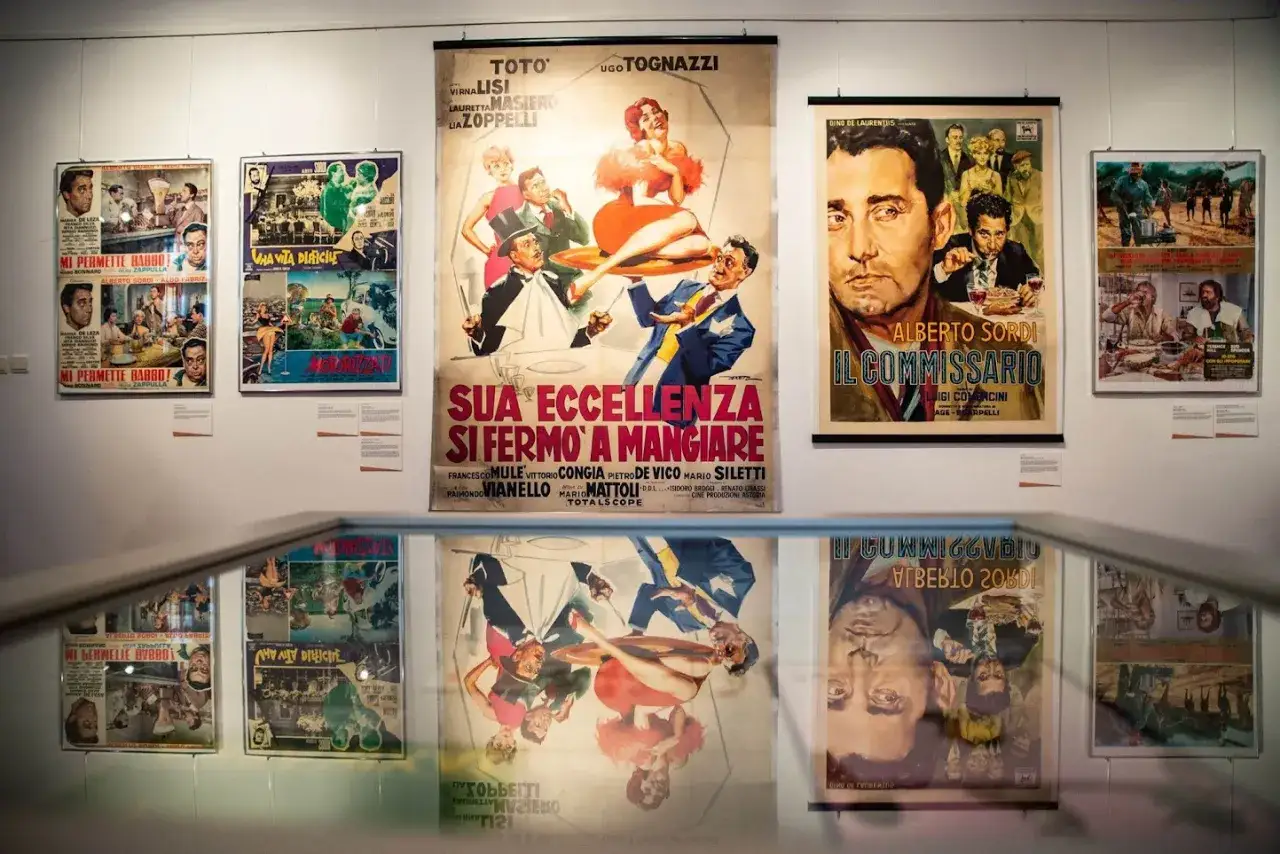 Locandine di film italiani, tra cui 